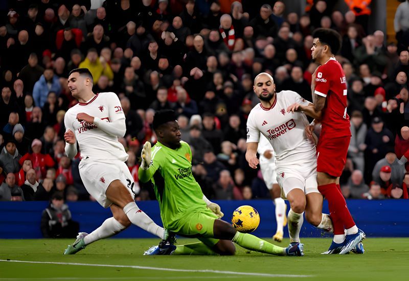 Chấm điểm Liverpool 0-0 MU: Đẳng cấp Varane, Onana | Nunez vô hại