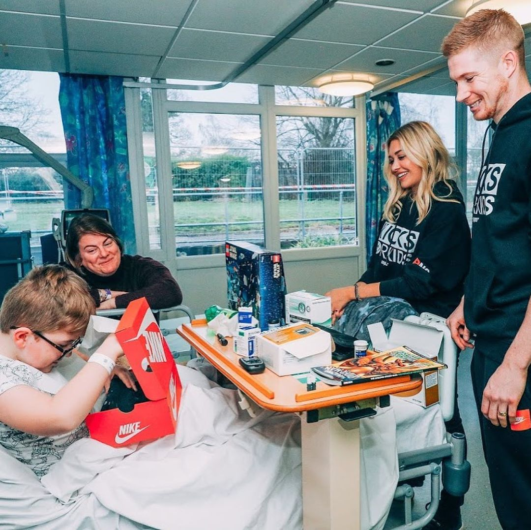  Children at the hospital in Manchester enjoy opening Christmas presents from Premier League star Kevin De Bruyne