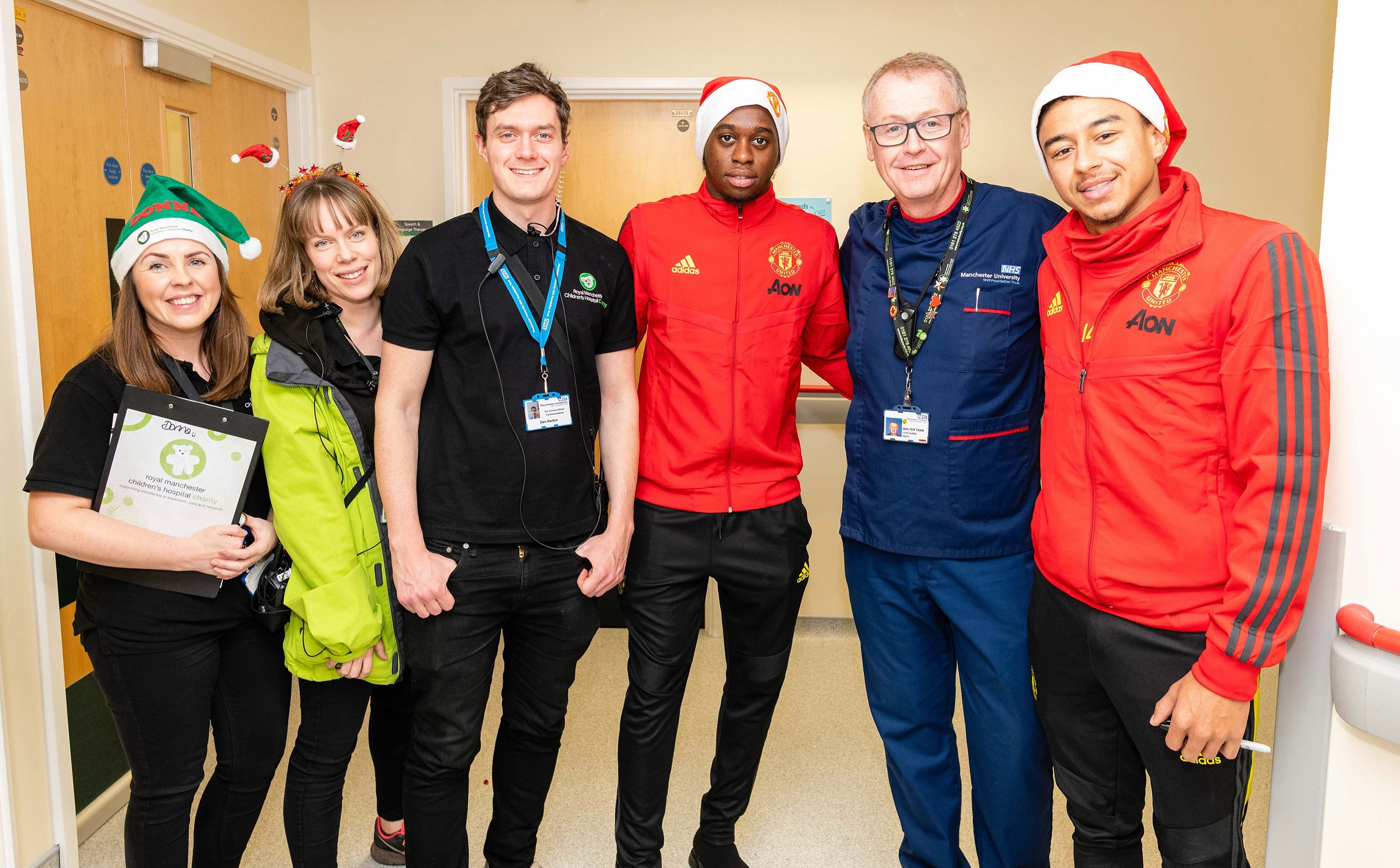  Jesse Lingard and Aaron Wan-Bissaka pose with hospital staff during the annual Christmas visit